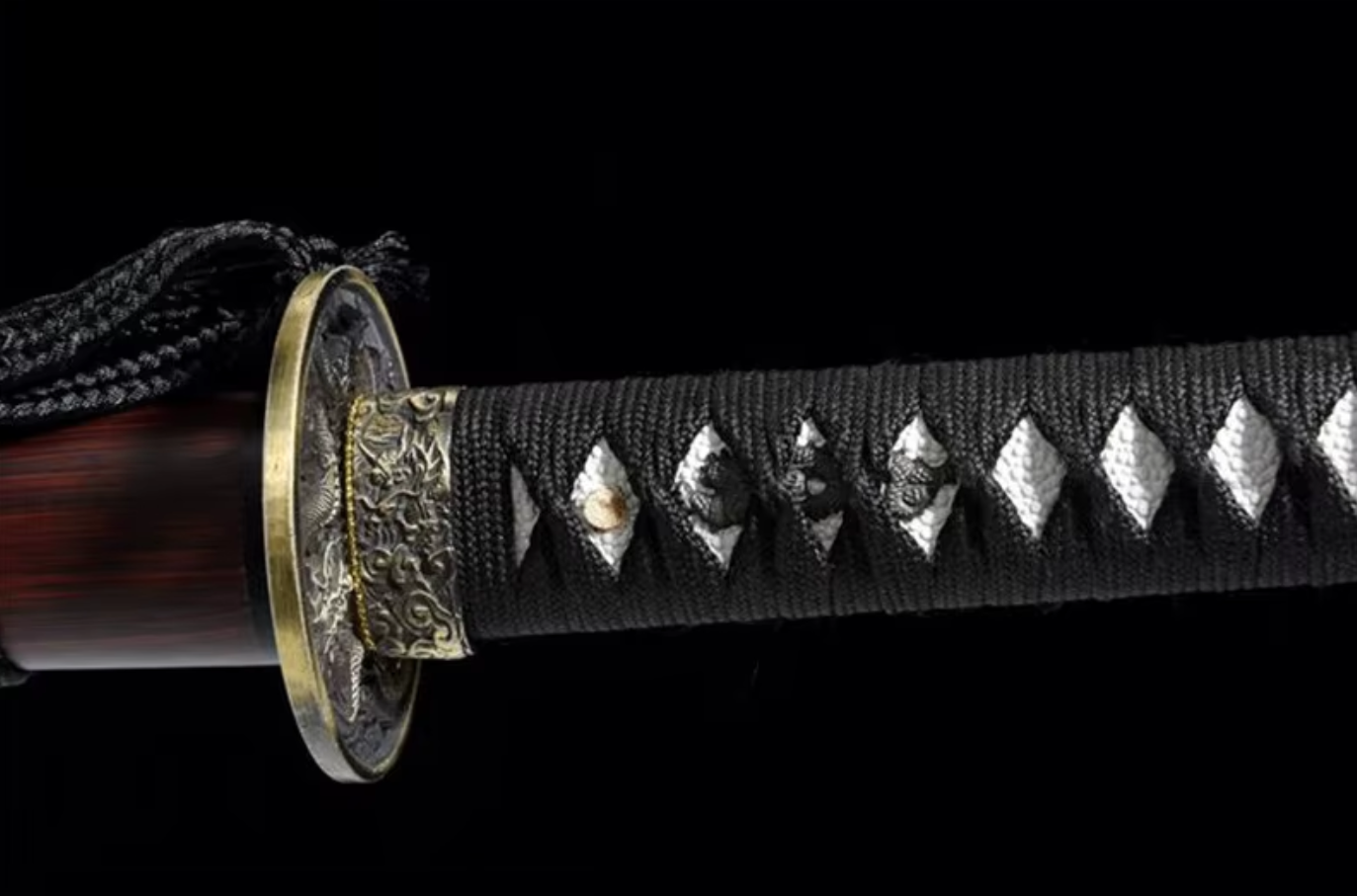 Katana Ryūka SS260 — acier T10 trempé à l'argile, tsuba dragon laiton et saya rouge — Atelier Katana