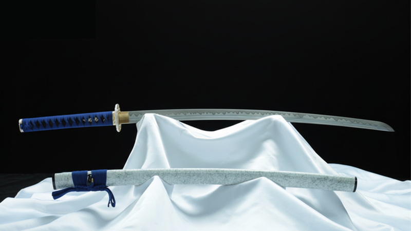 Katana Shiraha SS723 — acier T10 avec hamon réel et saya blanche veinée — Atelier Katana