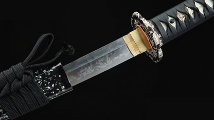 Katana Masamune SS303 — pièce de maître, acier trempé à l'argile, saya nacrée et monture noire — Atelier Katana