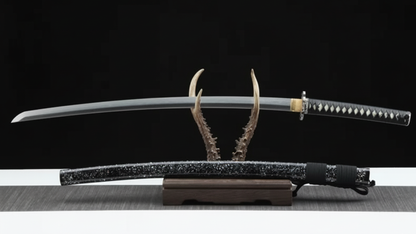Katana Masamune SS303 — pièce de maître, acier trempé à l'argile, saya nacrée et monture noire — Atelier Katana