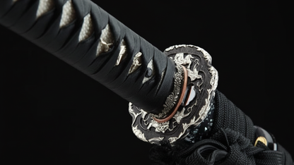 Katana Masamune SS303 — pièce de maître, acier trempé à l'argile, saya nacrée et monture noire — Atelier Katana