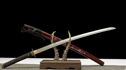 Katana Homura SS561 — saya rouge laqué avec incrustations feuillage et oiseaux — Atelier Katana