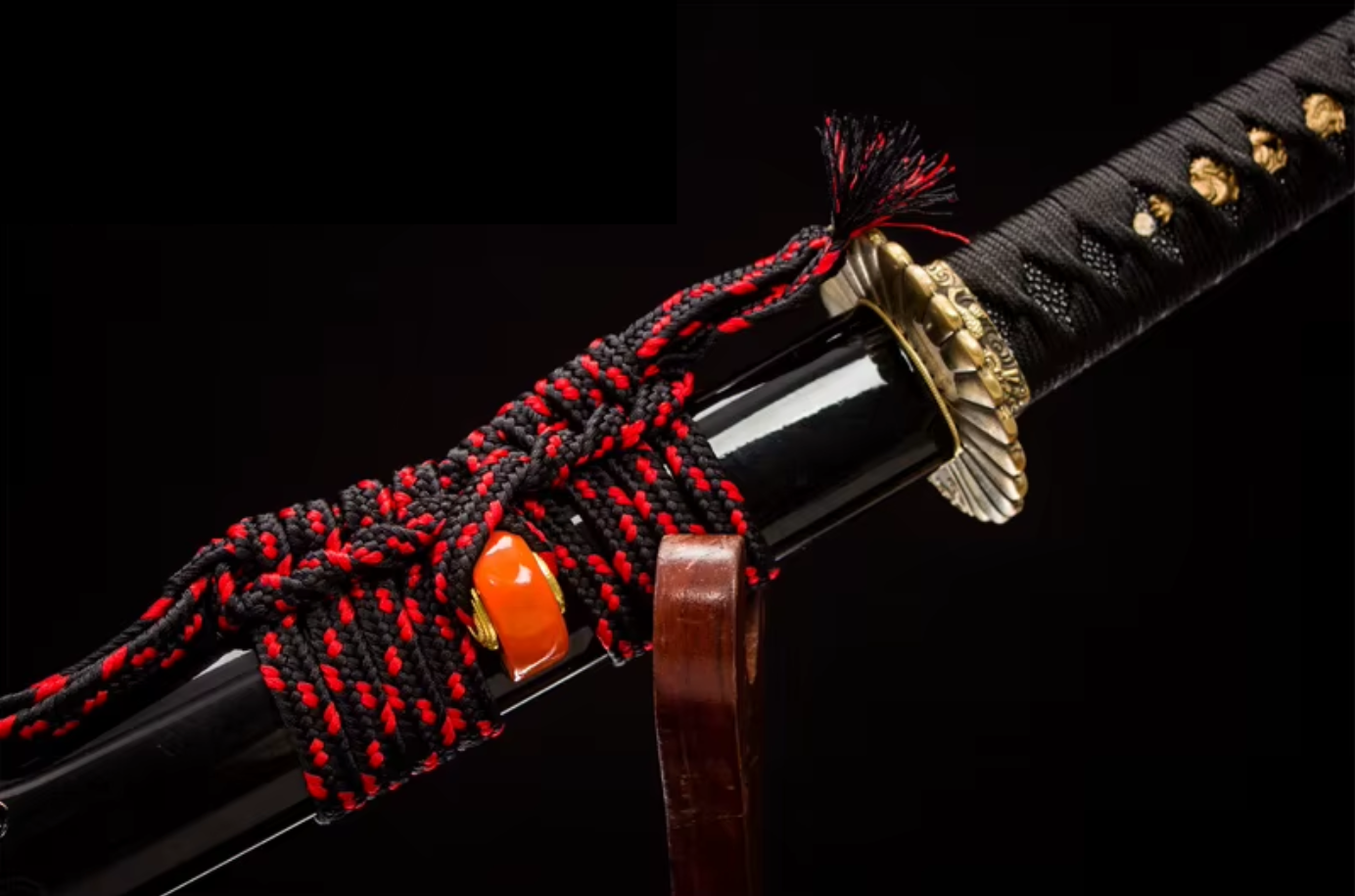 Katana Orochi 9505021 — acier damassé forgé à la main, saya sculptée dragon et tsuba dorée — Atelier Katana