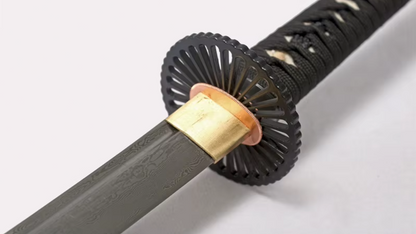 Katana Kasumi SS572 — lame en acier damassé forgée et gravée à la main, tsuba ajourée — Atelier Katana