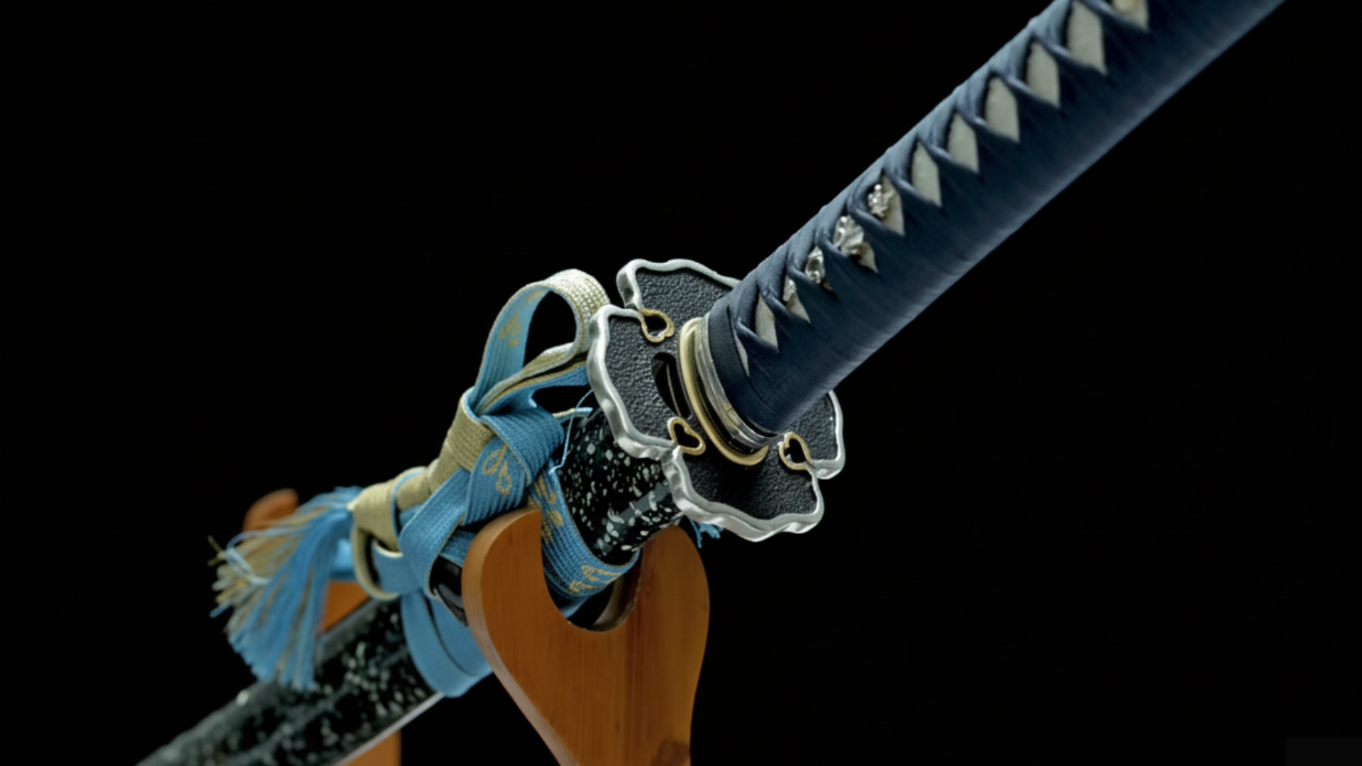 Katana Shinjū SS731 — acier T10 trempé à l'argile avec hamon réel et saya incrustée de nacre — Atelier Katana