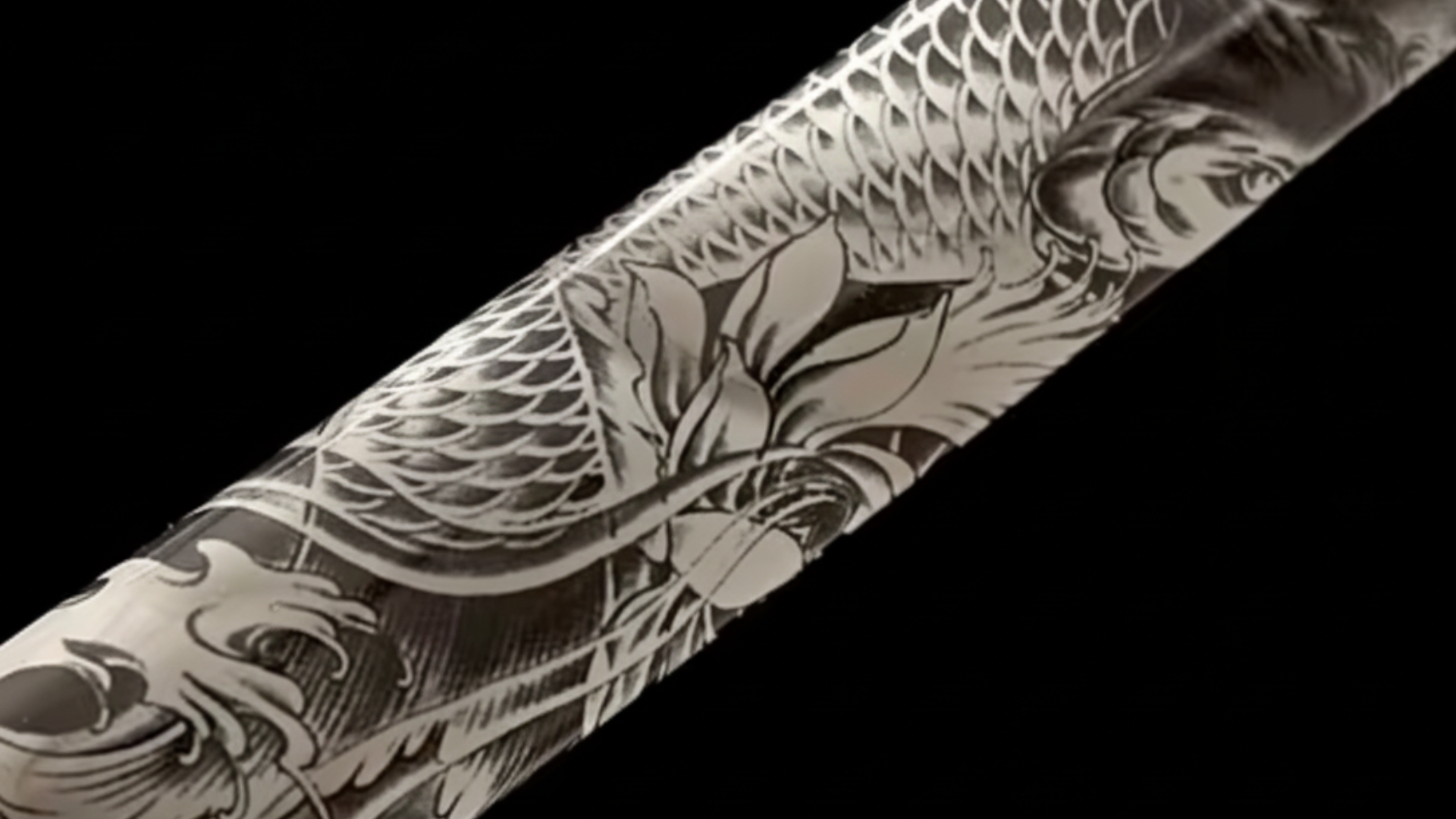 Katana Hakusen SS556 — acier T10 trempé à l'argile avec hamon réel, saya blanc veiné — Atelier Katana