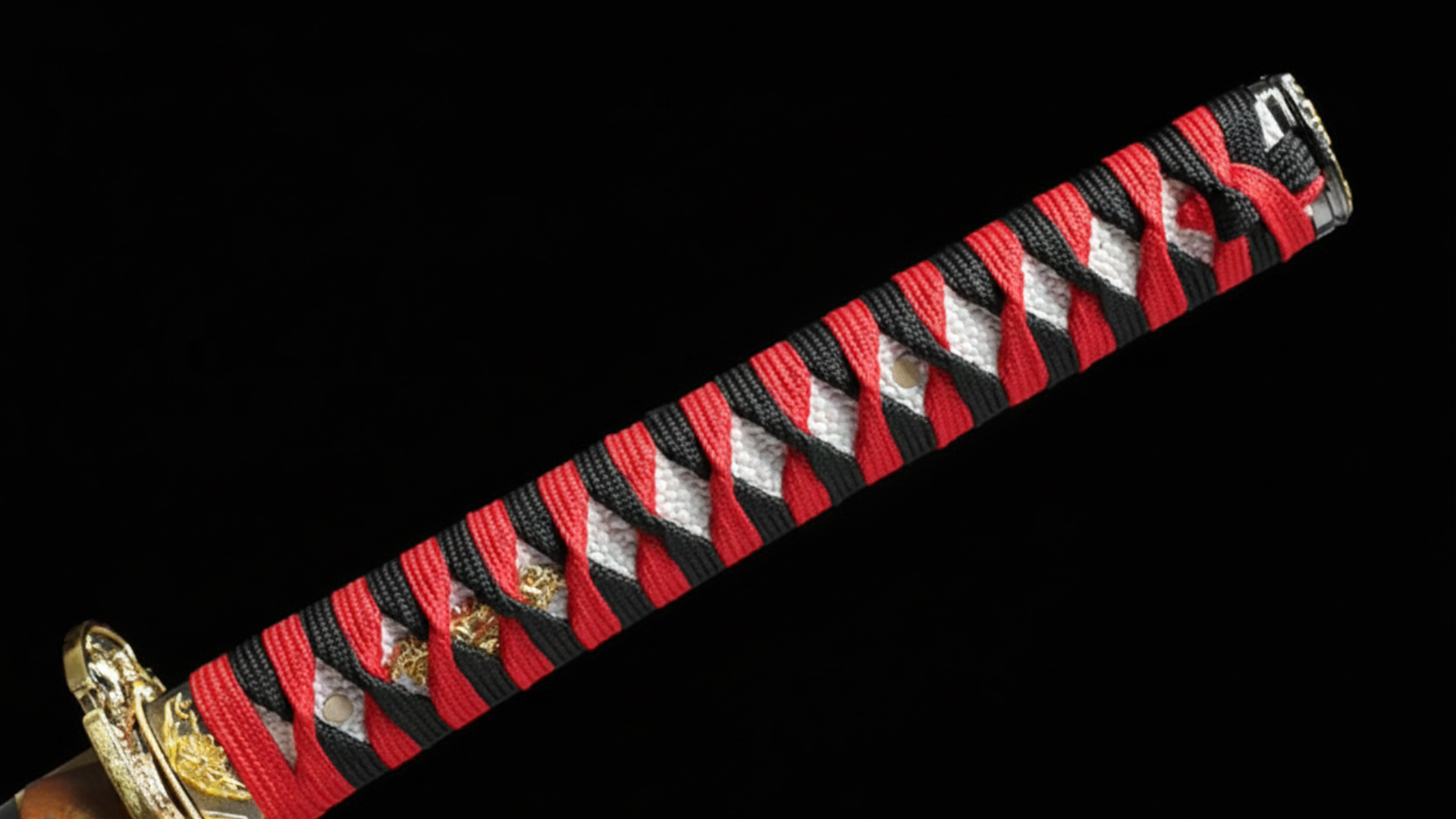 Katana Kuroryū SS537 — saya noire aux veinures dorées craquelées et hamon visible — Atelier Katana