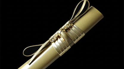 Katana Kinkaku SS536 — monture blanche texturée et détails dorés, hamon visible — Atelier Katana