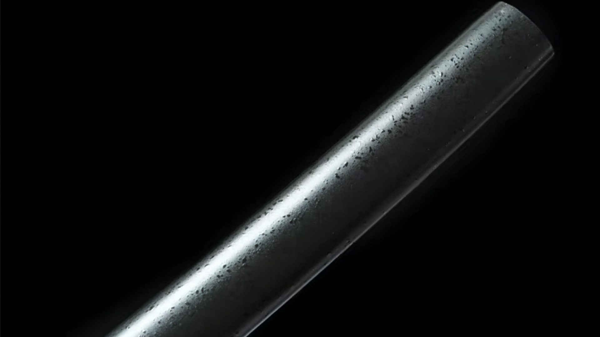 Katana Kurokin SS535 — finition noire profonde et détails dorés, hamon visible — Atelier Katana