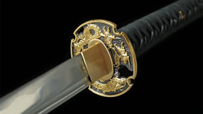 Katana Kurokin SS535 — finition noire profonde et détails dorés, hamon visible — Atelier Katana
