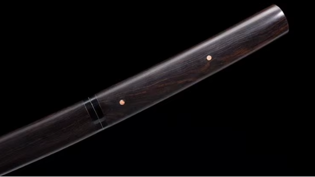 Katana Kuroki SS279 — lame avec hamon choji distinctif et saya en ébène massif — Atelier Katana