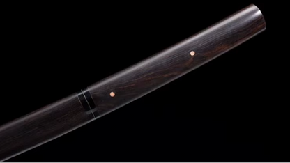 Katana Kuroki SS279 — lame avec hamon choji distinctif et saya en ébène massif — Atelier Katana