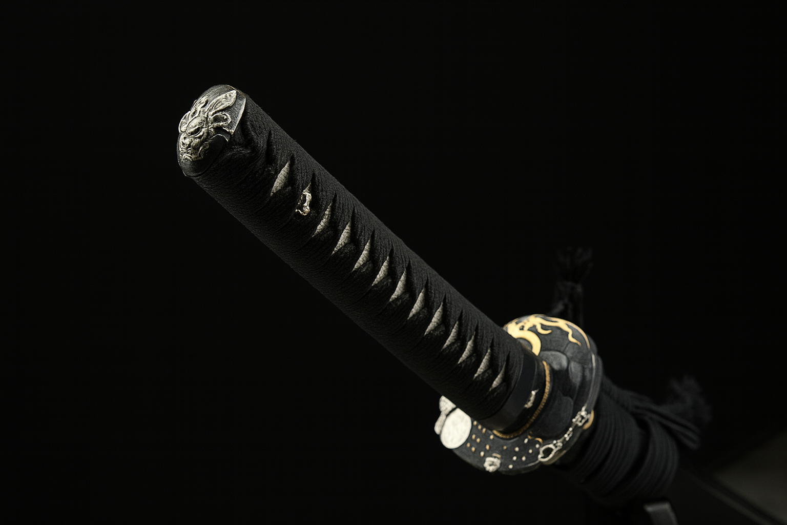 Katana Bushō SS432 — forgé et poli à la main, hamon réel, tsuba samouraï bicolore or et argent — Atelier Katana