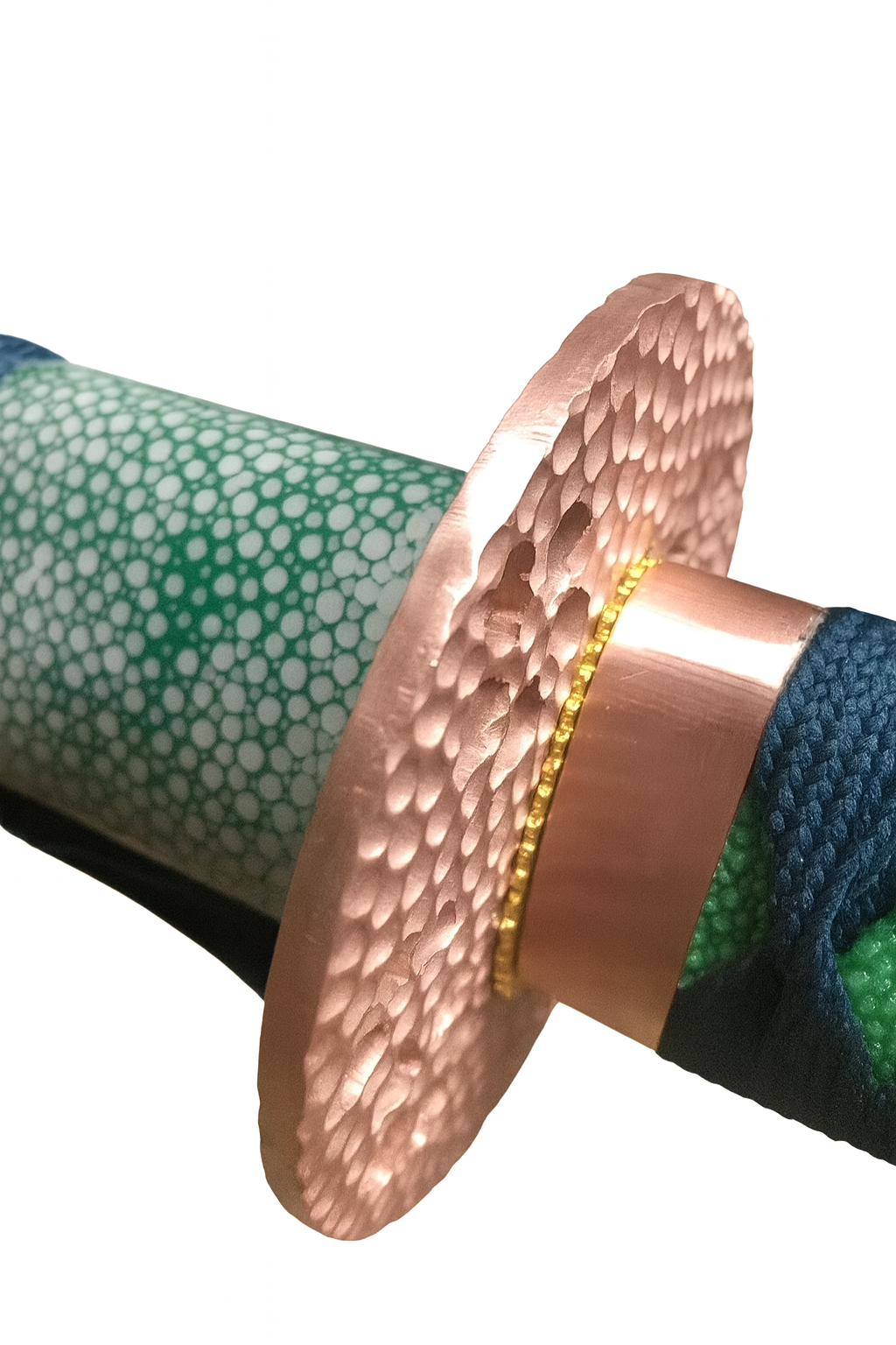 Katana Midori SS238 — saya en rayskin vert texturé et tsuba cuivrée, forgé à la main — Atelier Katana